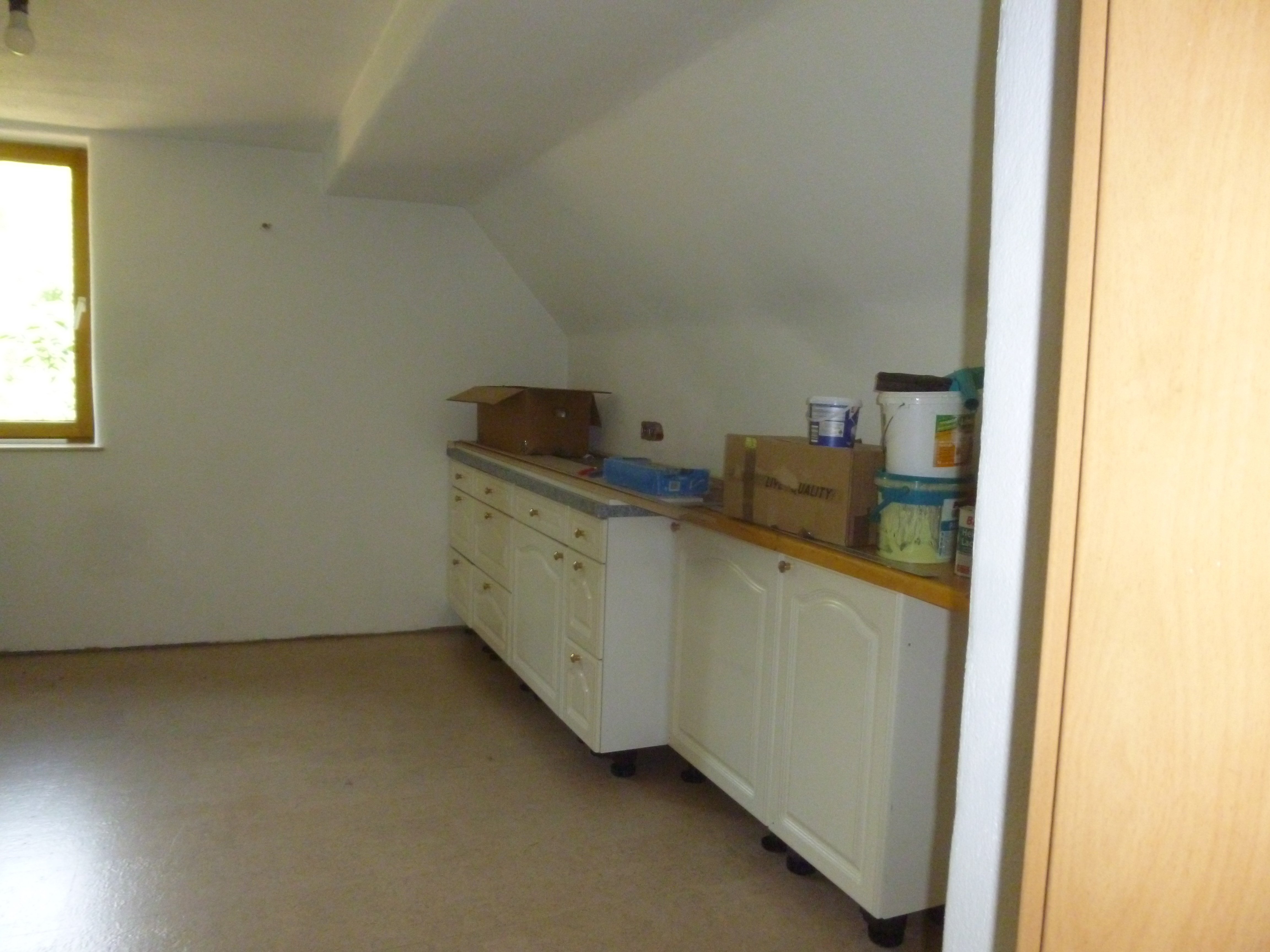 Küche – rechte Seite mit Dachschräge